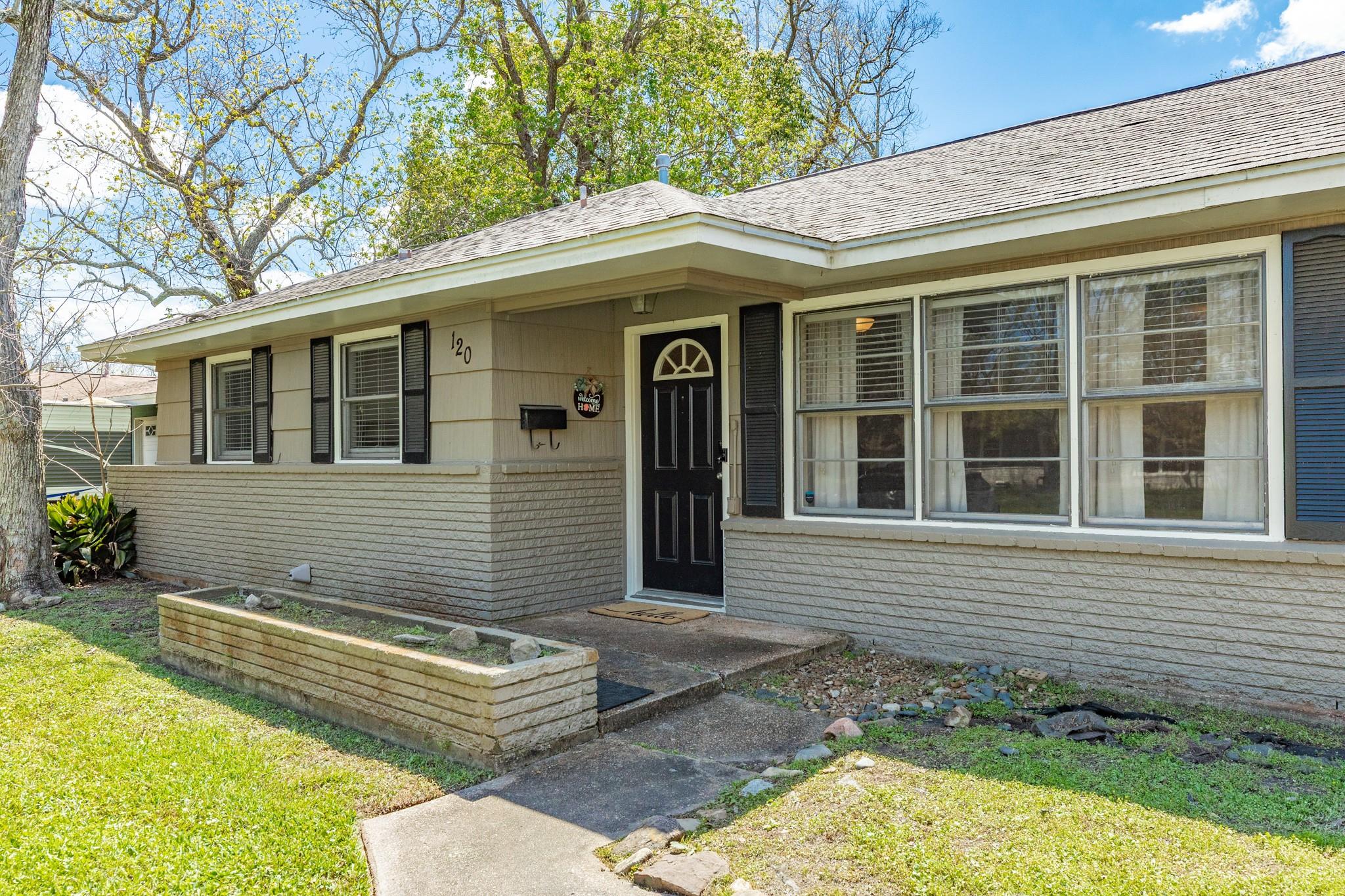 120 Palm Lane