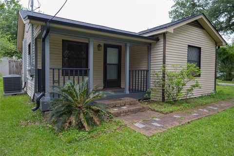 Photo of 138 Willow Street, Humble, TX 77338 (MLS # 22811997)