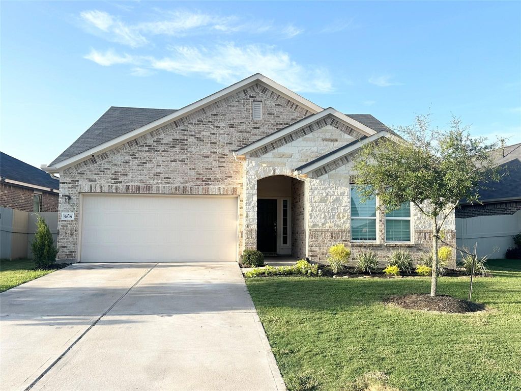Photo of 5819 Northern Rose Lane, Rosenberg, TX 77469 (MLS # 35539552)