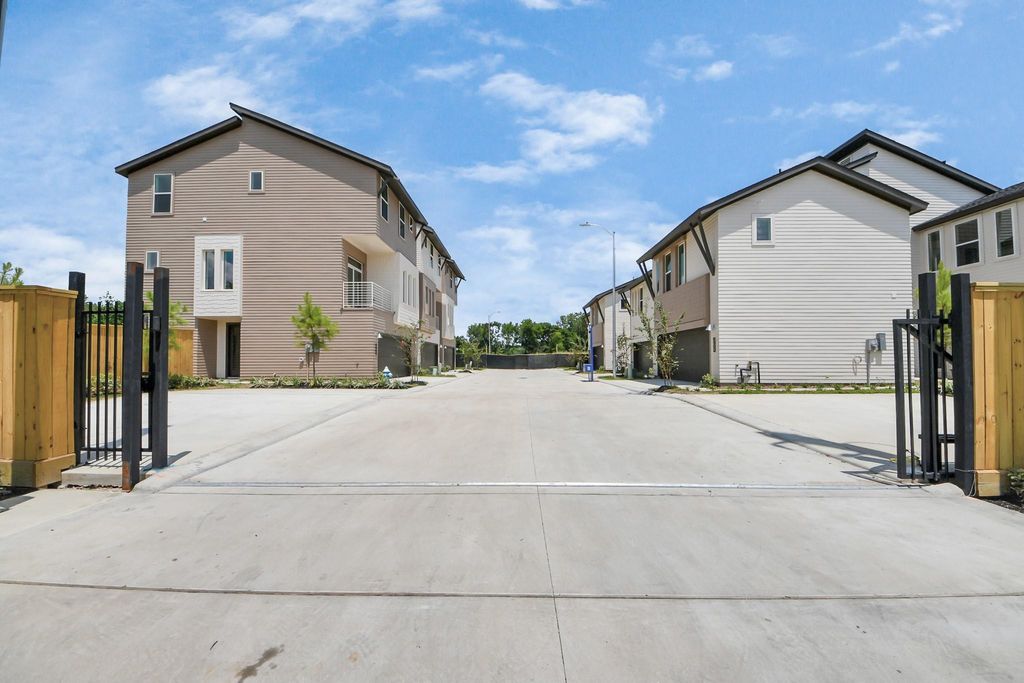 Photo of 5903 Urban Pines Street, Houston, TX 77091 (MLS # 65896549)