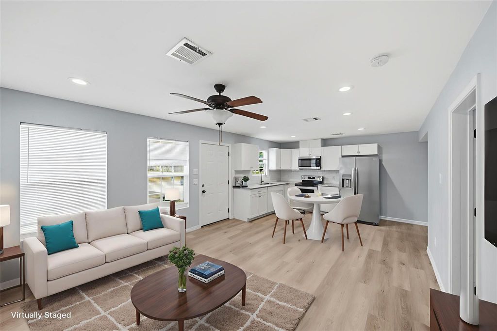 Photo of 8595 Parkway Drive #B, Houston, TX 77088 (MLS # 16658690)