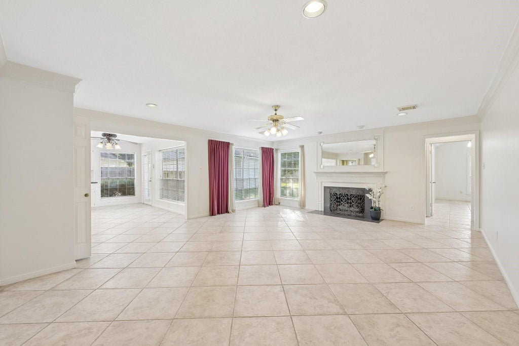 Photo of 15 Sterling Street, Sugar Land, TX 77479 (MLS # 98630754)