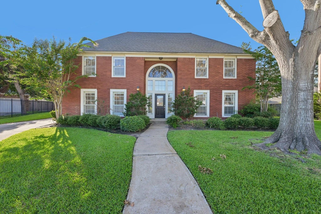 Photo of 15 Sterling Street, Sugar Land, TX 77479 (MLS # 98630754)