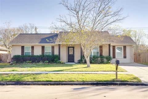 Photo of 702 Dixie Drive, League City, TX 77573 (MLS # 67172880)