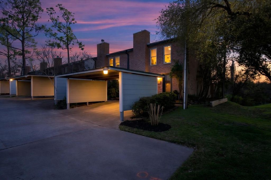 Photo of 768 Worthshire Street, Houston, TX 77008 (MLS # 13149581)