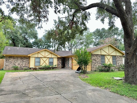 Photo of 16218 Cavendish Drive, Houston, TX 77059 (MLS # 62520384)