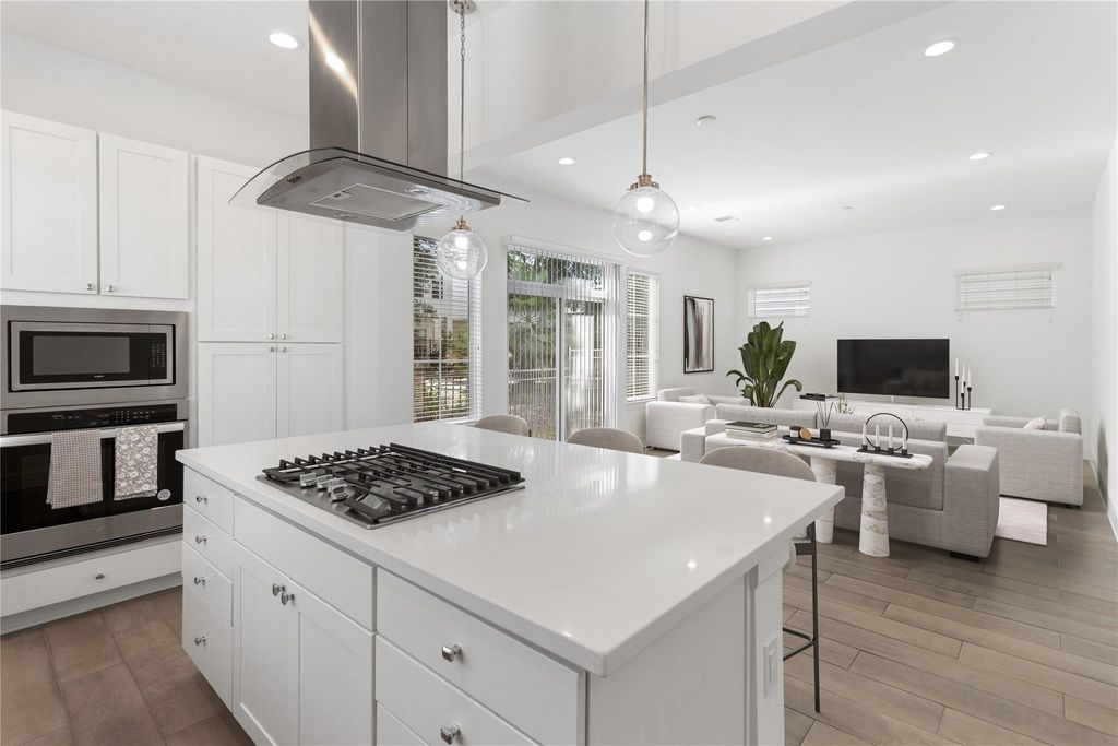 Photo of 7702 West Side Villas Lane, Houston, TX 77055 (MLS # 65089549)