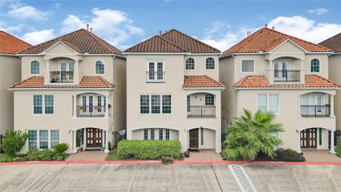 Photo of 7130 Windwater Parkway N, Houston, TX 77036 (MLS # 69868645)