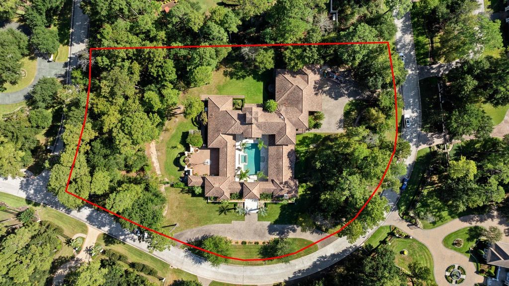 Photo of 11 Palmer Crest, The Woodlands, TX 77381 (MLS # 95760519)