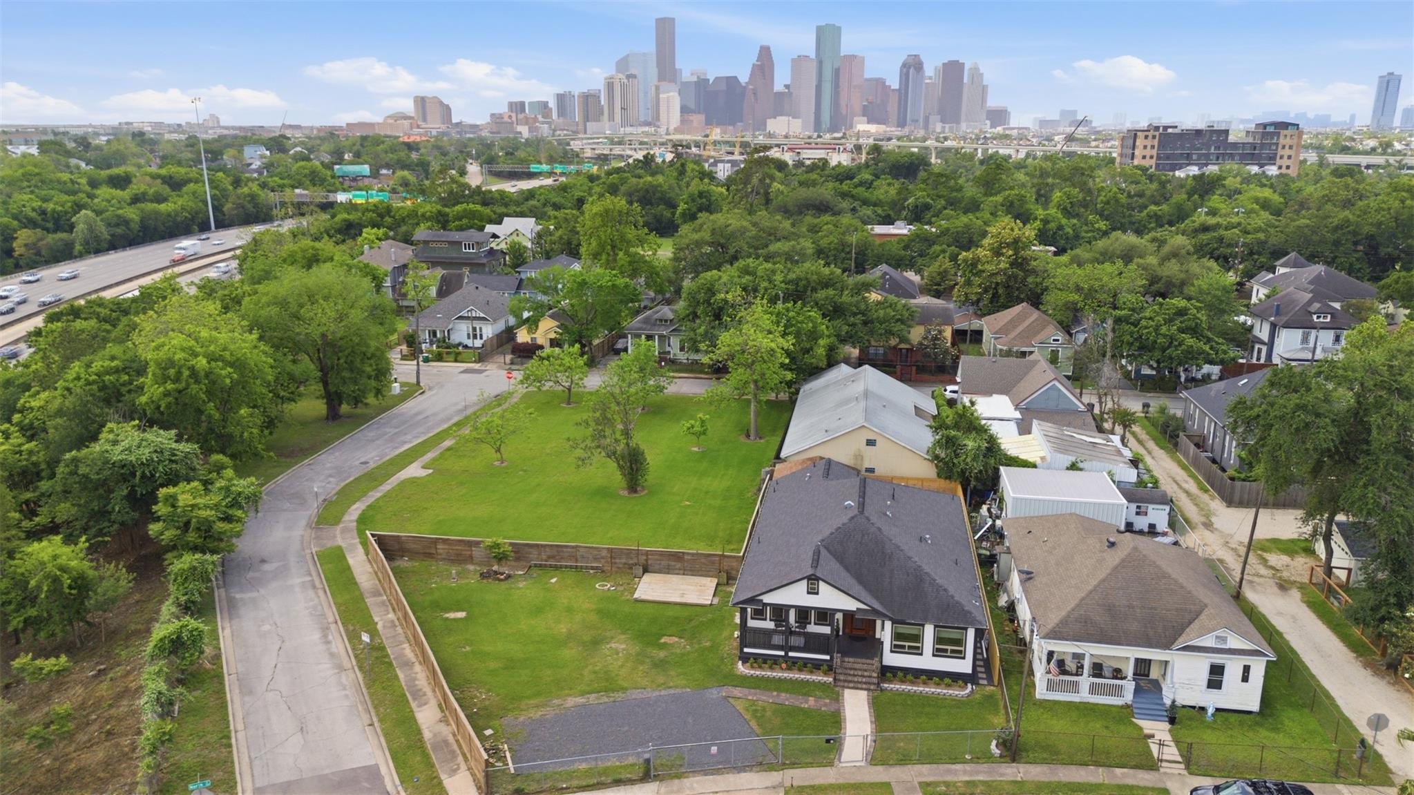 Houston, Texas, 77009, United States, 3 Bedrooms Bedrooms, ,4 BathroomsBathrooms,Residential,Active,2052028