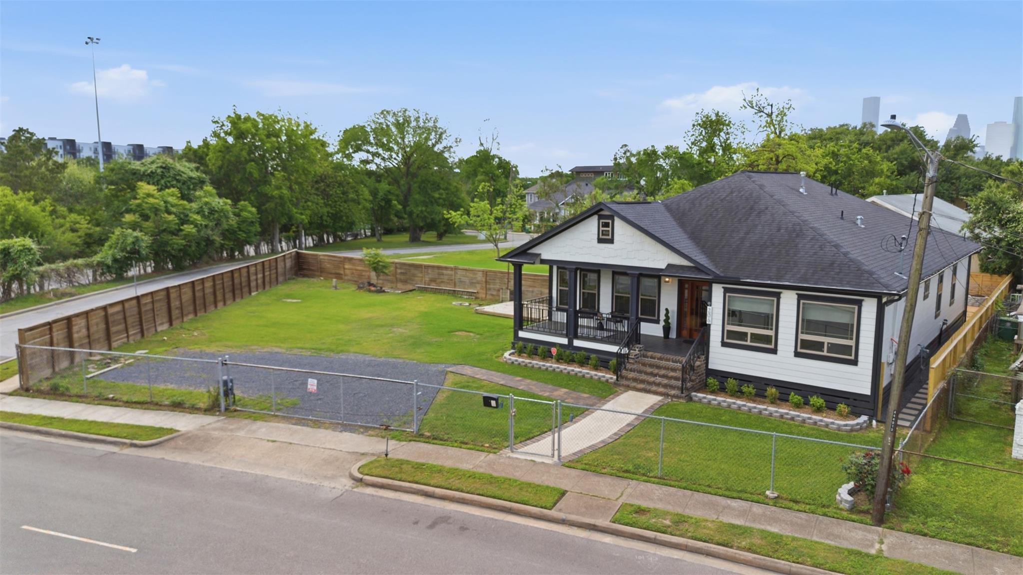 Houston, Texas, 77009, United States, 3 Bedrooms Bedrooms, ,4 BathroomsBathrooms,Residential,Active,2052028