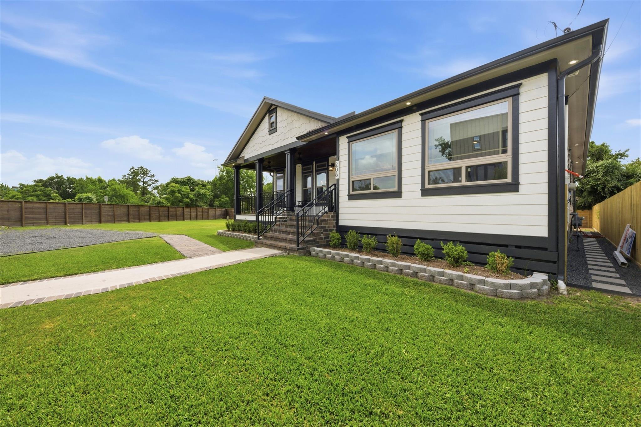 Houston, Texas, 77009, United States, 3 Bedrooms Bedrooms, ,4 BathroomsBathrooms,Residential,Active,2052028