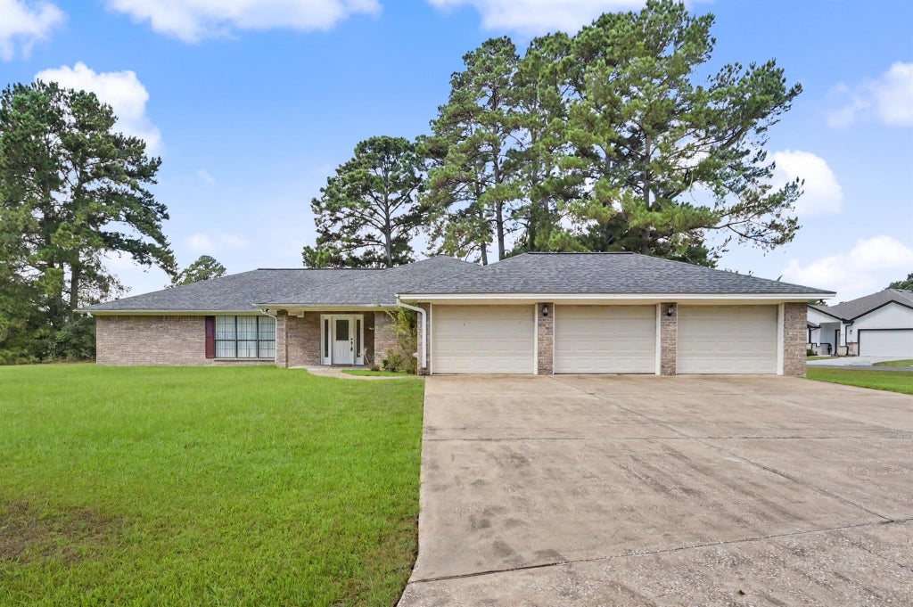 Photo of 20 Shallow Springs Spgs, Trinity, TX 75862 (MLS # 91963793)