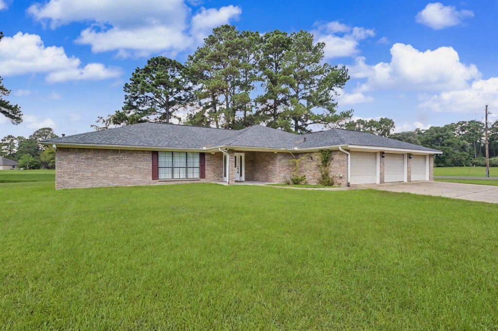Photo of 20 Shallow Springs Spgs, Trinity, TX 75862 (MLS # 91963793)