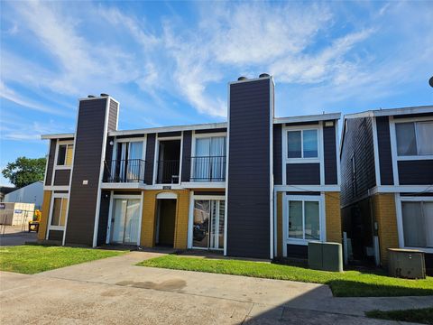 Photo of 12627 Ashford Meadow Drive, Houston, TX 77082 (MLS # 72110912)