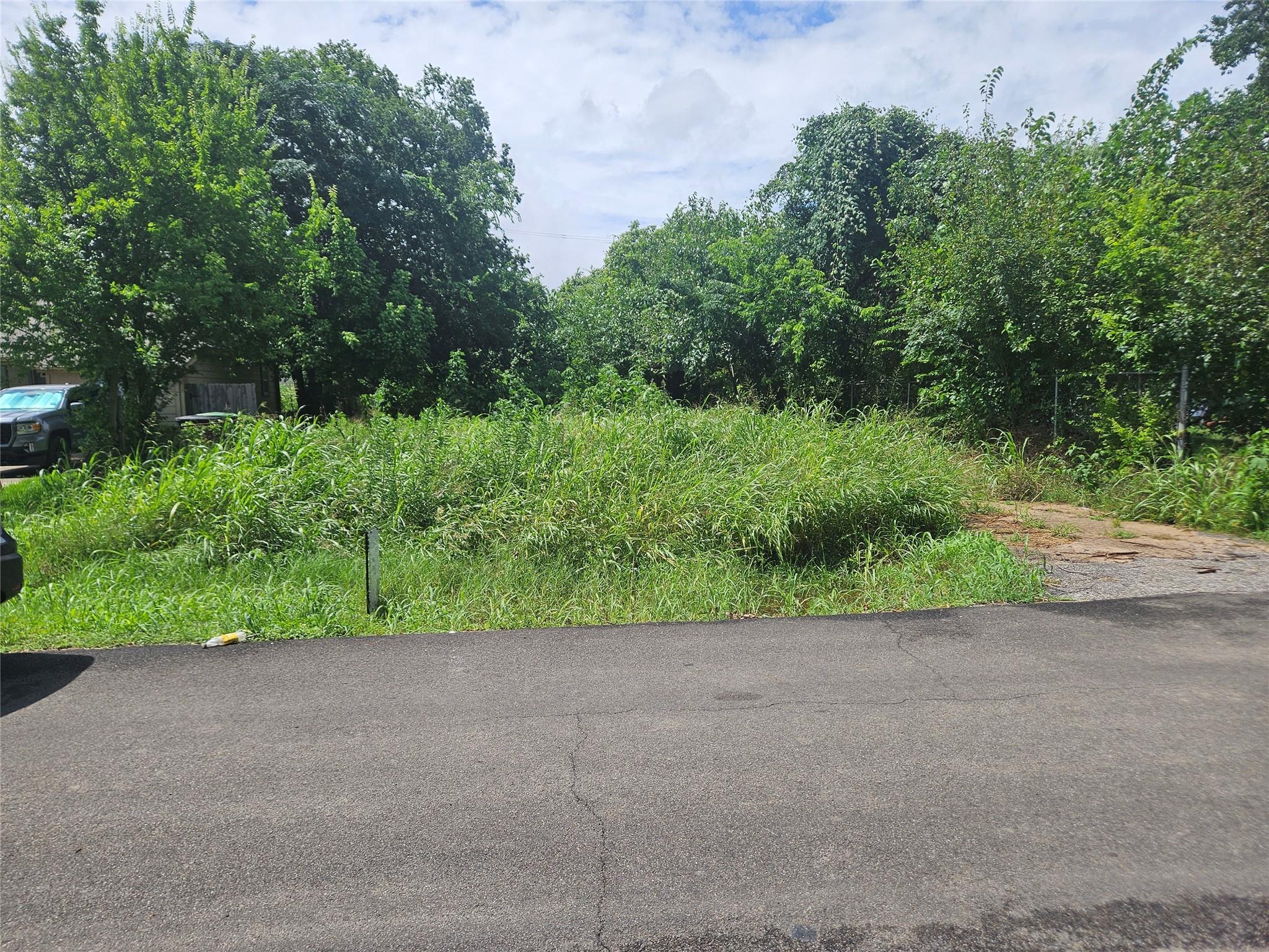 Photo 1 of 12 — 242 Georgia Street, Houston, TX 77029