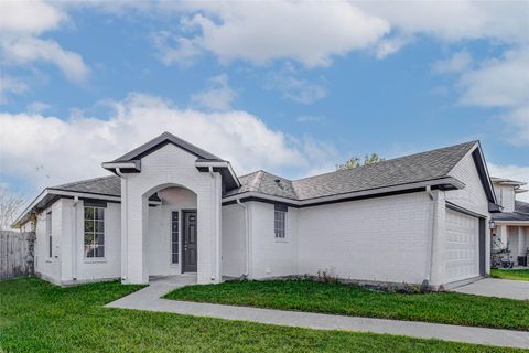 Photo of 7027 Sun Creek Drive, Hitchcock, TX 77563 (MLS # 37613618)