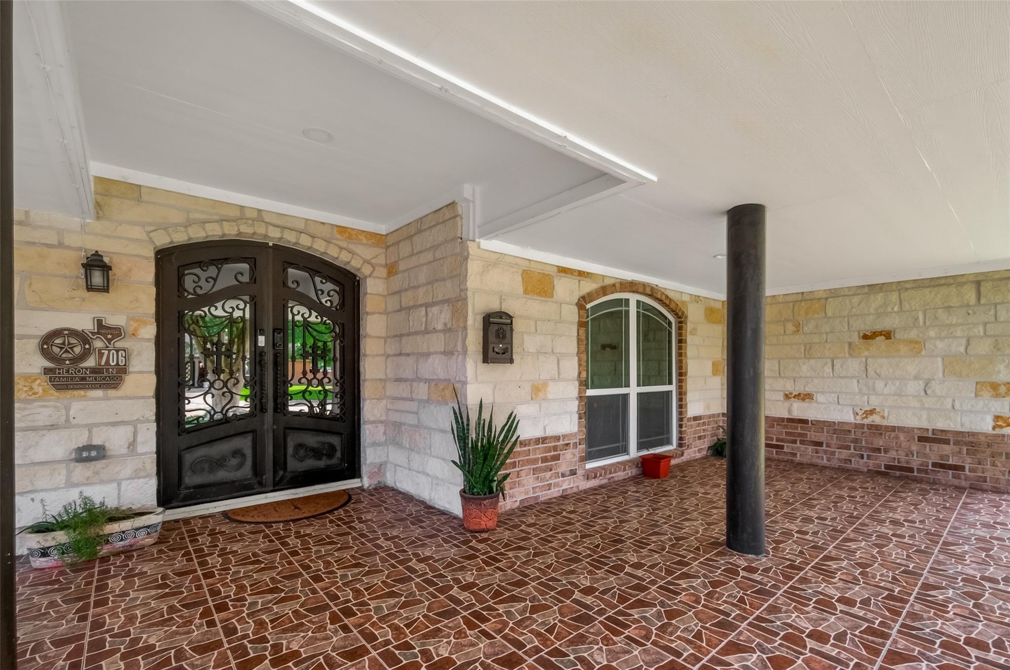 706 Heron Lane