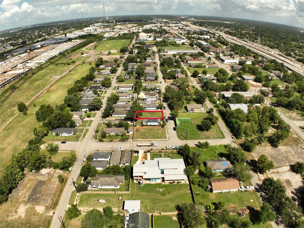 Photo of 2511 Jones Street, Houston, TX 77026 (MLS # 81444677)