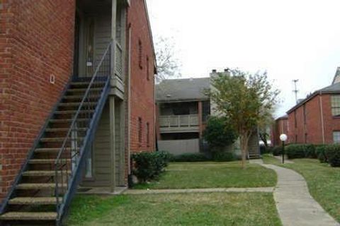 Photo of 12500 Sandpiper Drive #82, Houston, TX 77035 (MLS # 78957808) Photo of 12500 Sandpiper Drive #82, Houston, TX 77035 (MLS # 78957808)