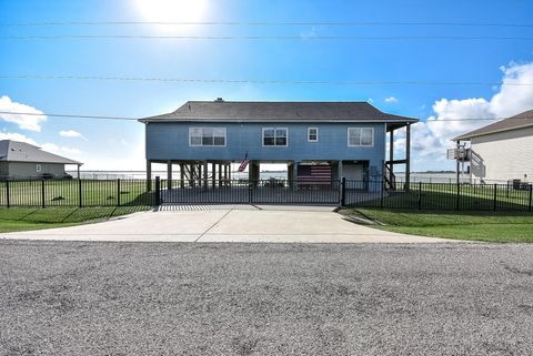 Photo of 1504 W Bayshore Drive, Palacios, TX 77465 (MLS # 77862253)