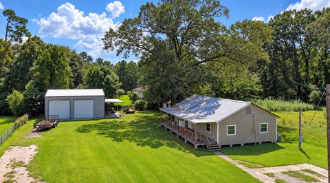 Homes For Sale - 320 E Tram Road<br/> Vidor, TX 77662