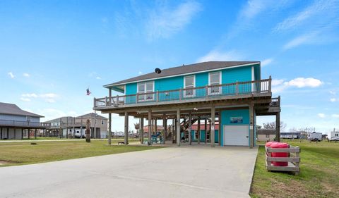 Photo of 965 Gulf Shores Drive, Crystal Beach, TX 77650 (MLS # 31921847)
