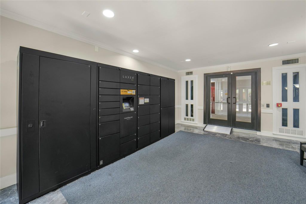 Photo of 351 N Post Oak Lane #706, Houston, TX 77024 (MLS # 14002560)