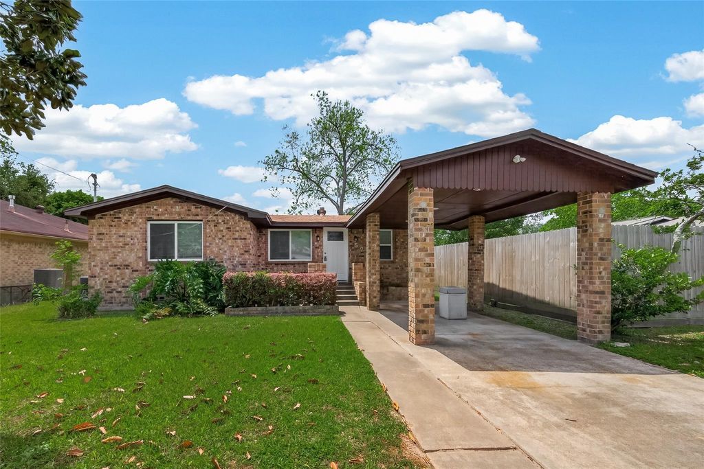 Photo of 521 N Vionett Lane, Texas City, TX 77591 (MLS # 36505817)