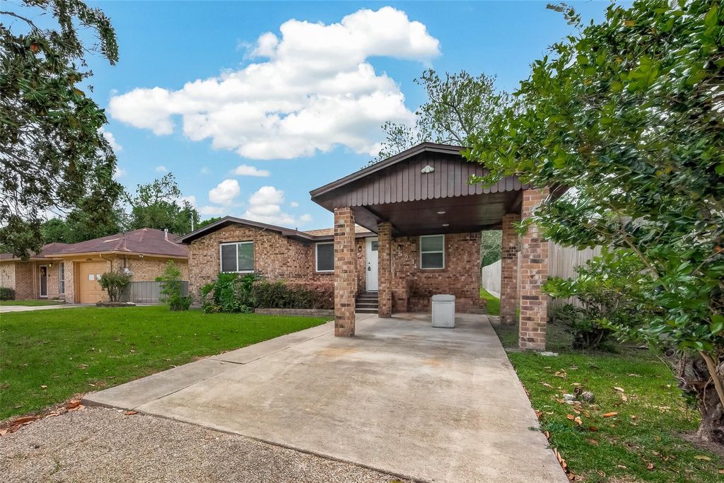 Photo of 521 N Vionett Lane, Texas City, TX 77591 (MLS # 36505817)