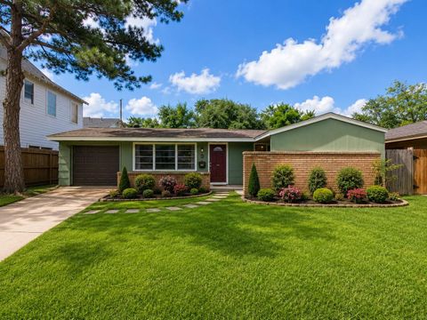 Photo of 1430 Cheshire Lane, Houston, TX 77018 (MLS # 84292261)