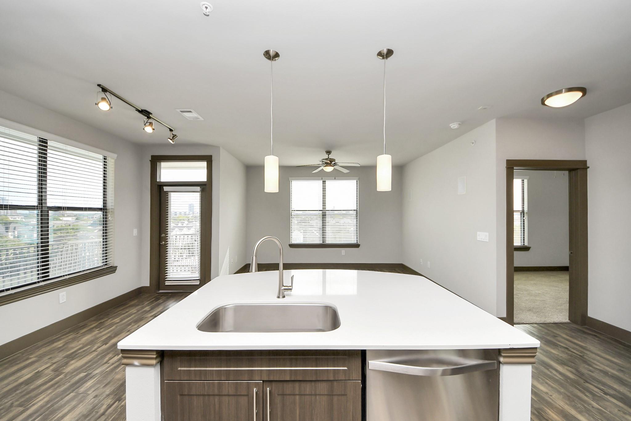 5454 Washington St Avenue 1614