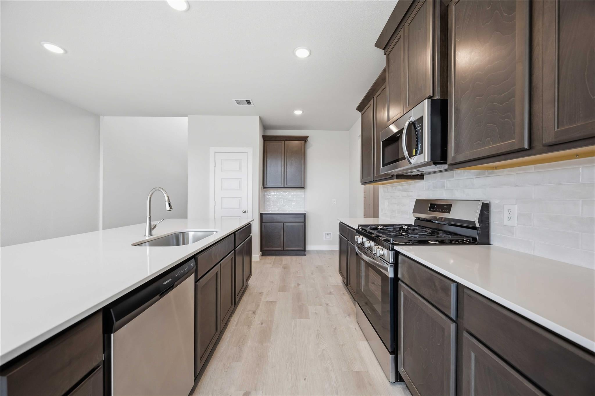 8138 Goliad Way