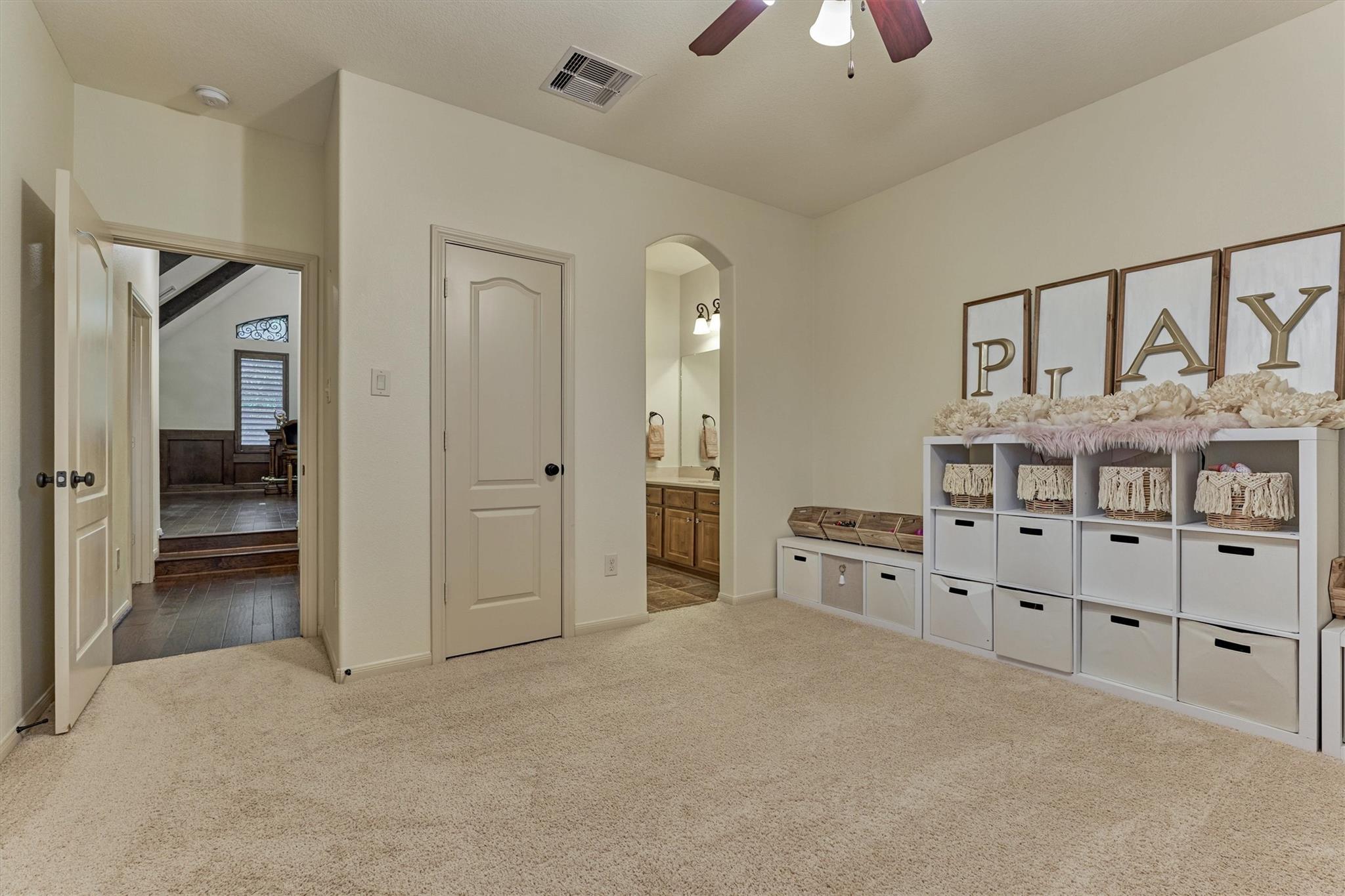 Montgomery, Texas, 77316, United States, 5 Bedrooms Bedrooms, ,5 BathroomsBathrooms,Residential,Active,2052024