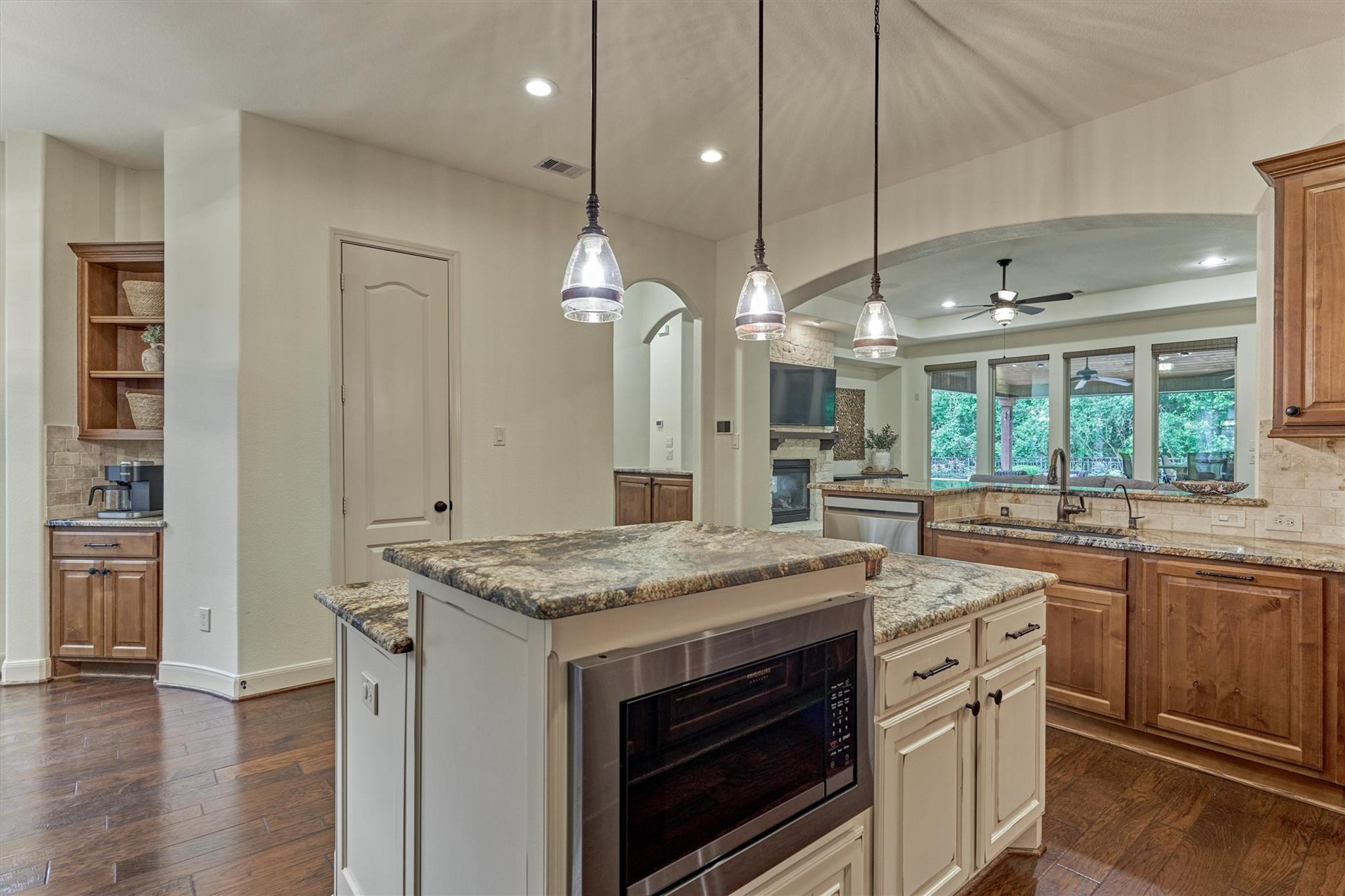 Montgomery, Texas, 77316, United States, 5 Bedrooms Bedrooms, ,5 BathroomsBathrooms,Residential,Active,2052024