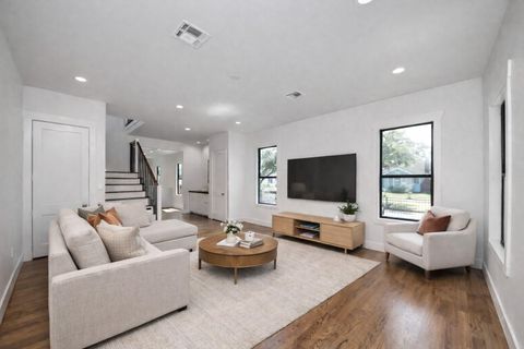 Photo of 4541 Walker St St, Houston, TX 77023 (MLS # 89745318)