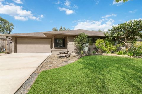 Photo of 5438 Briarbend Drive, Houston, TX 77096 (MLS # 37596887) Photo of 5438 Briarbend Drive, Houston, TX 77096 (MLS # 37596887)