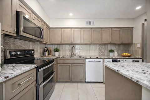 Photo of 470 N Post Oak Lane #470, Houston, TX 77024 (MLS # 35543082)