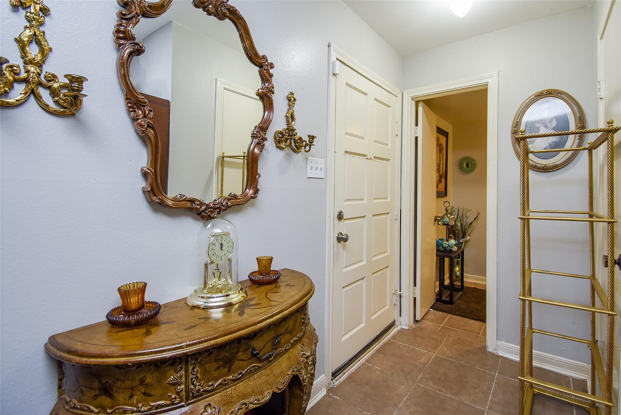 2924 Camelot Lane