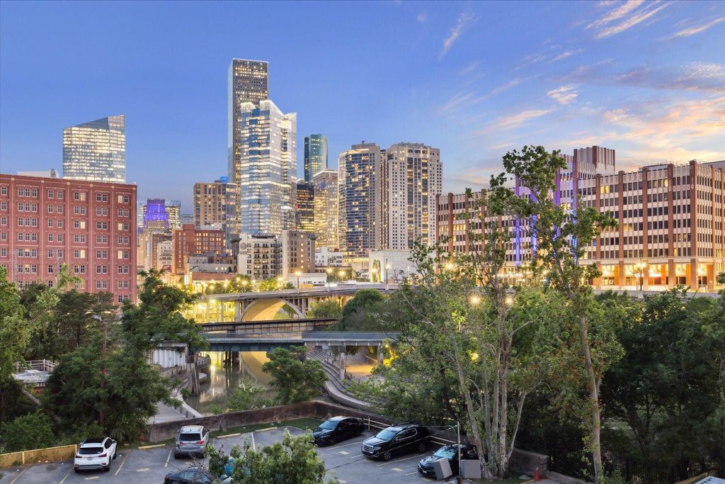 Photo of 915 N San Jacinto Street #2D, Houston, TX 77002 (MLS # 22484918)