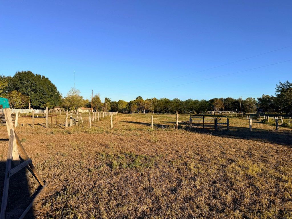 Photo of 300 Toliver Lane, Industry, TX 78944 (MLS # 96379840)