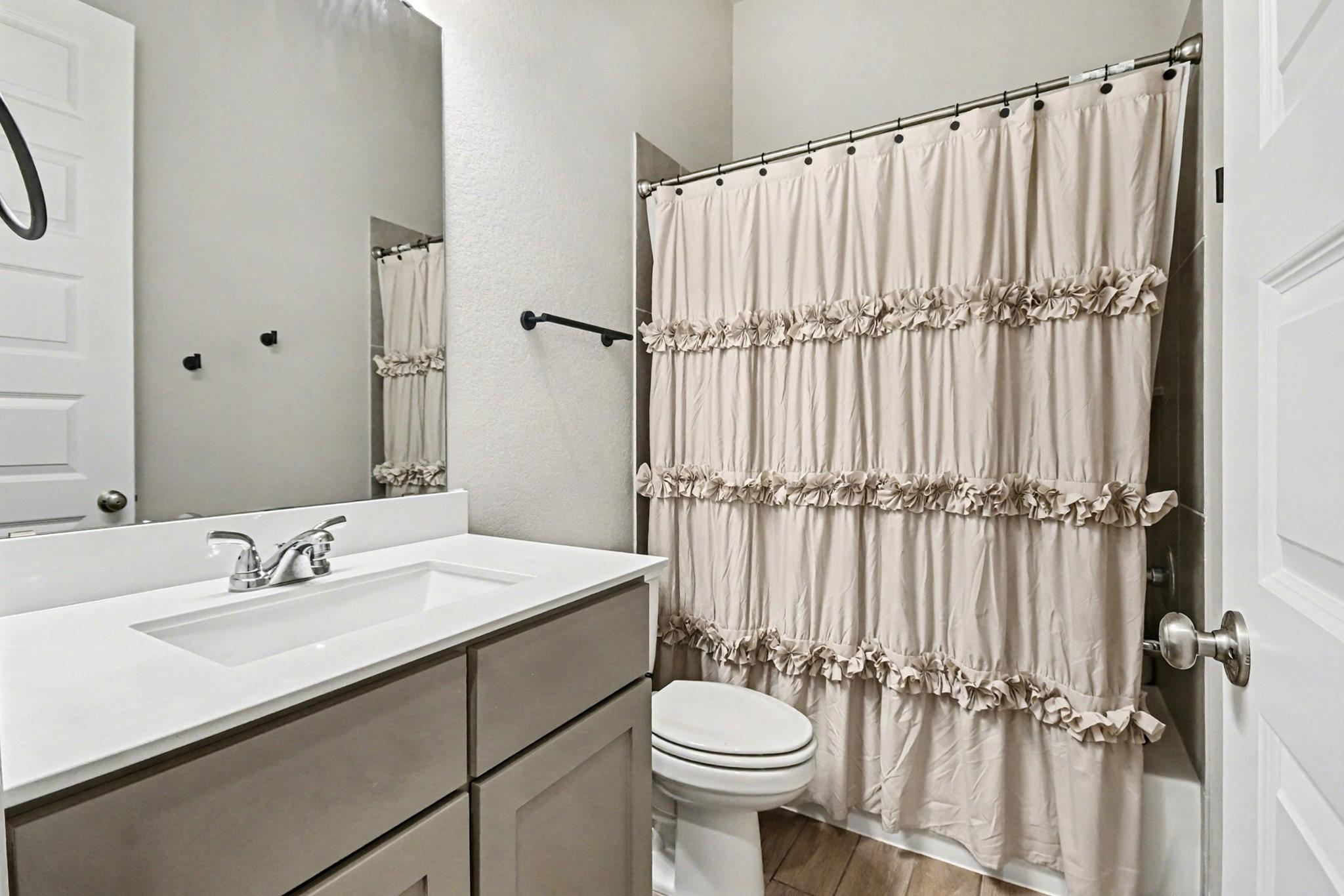 Mont Belvieu, Texas 77523, United States, 3 Bedrooms Bedrooms, ,2 BathroomsBathrooms,Residential,Active,247197