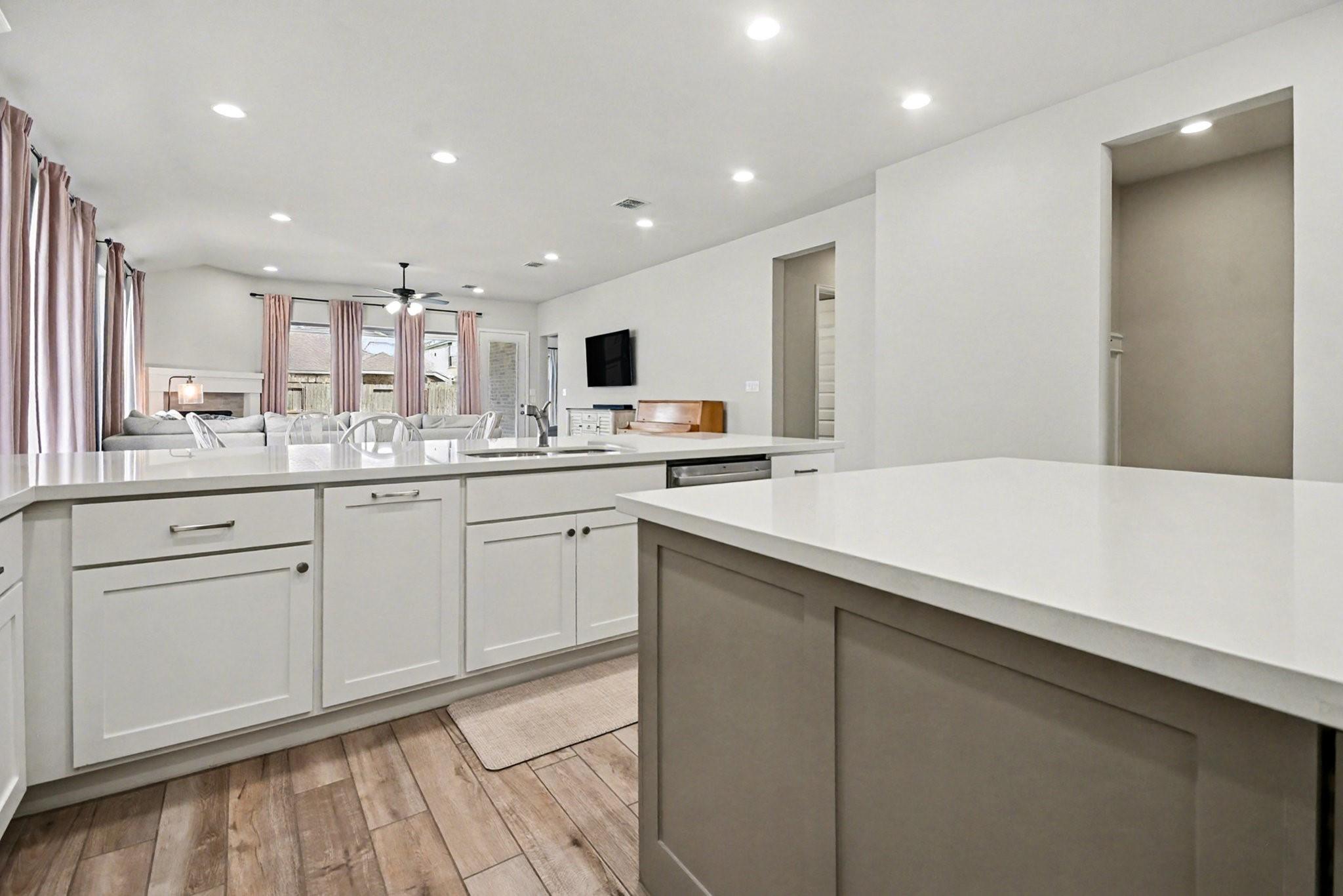 Mont Belvieu, Texas 77523, United States, 3 Bedrooms Bedrooms, ,2 BathroomsBathrooms,Residential,Active,247197