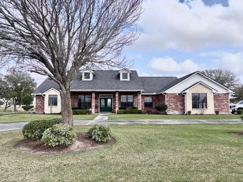 193 Kayla Lane El Campo TX 77437