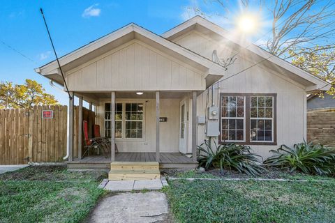 Photo of 234 E 1st Street, Deer Park, TX 77536 (MLS # 40537204)