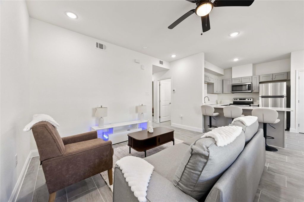 Photo of 9129 Brandon Street #B1, Houston, TX 77051 (MLS # 95430437)