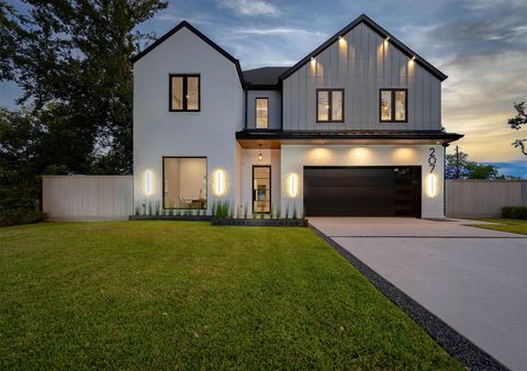 Photo of 207 W 33rd Street, Houston, TX 77018 (MLS # 86157386)