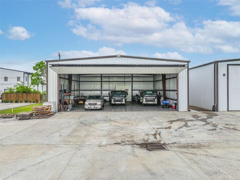 Photo of 1835 County Road 130, Pearland, TX 77581 (MLS # 65495340)