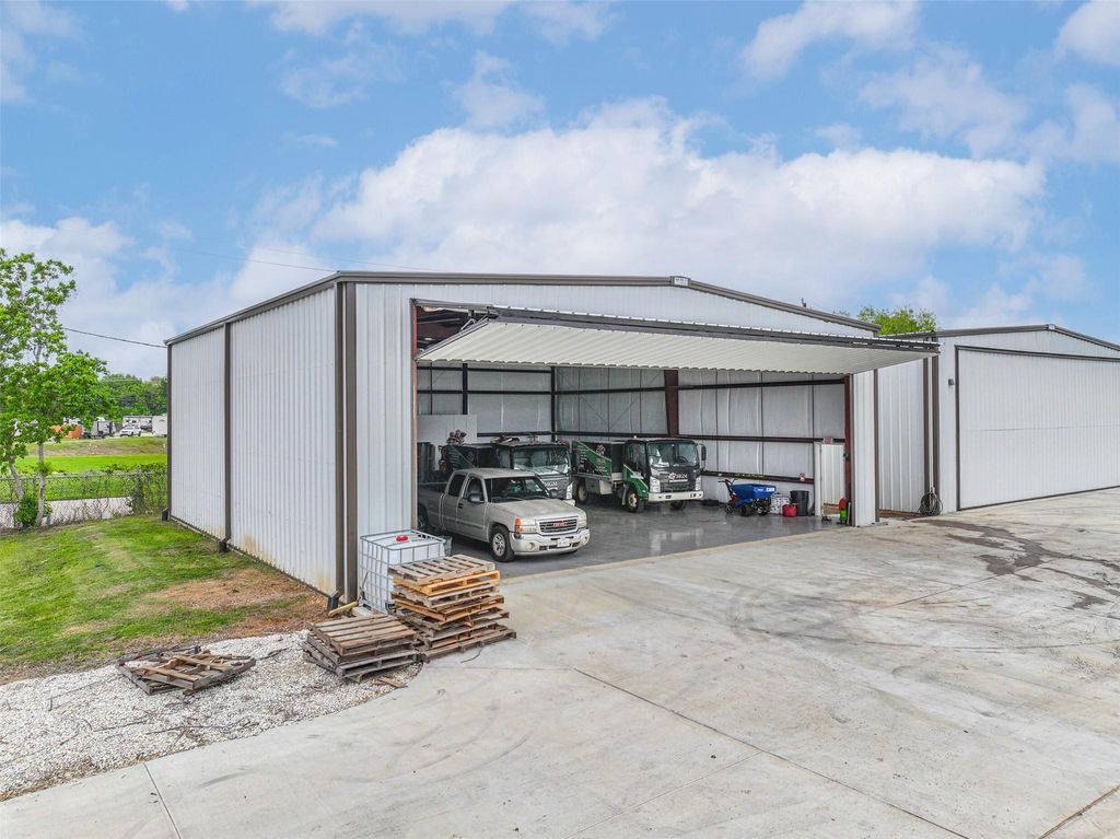 Photo of 1835 County Road 130, Pearland, TX 77581 (MLS # 65495340)