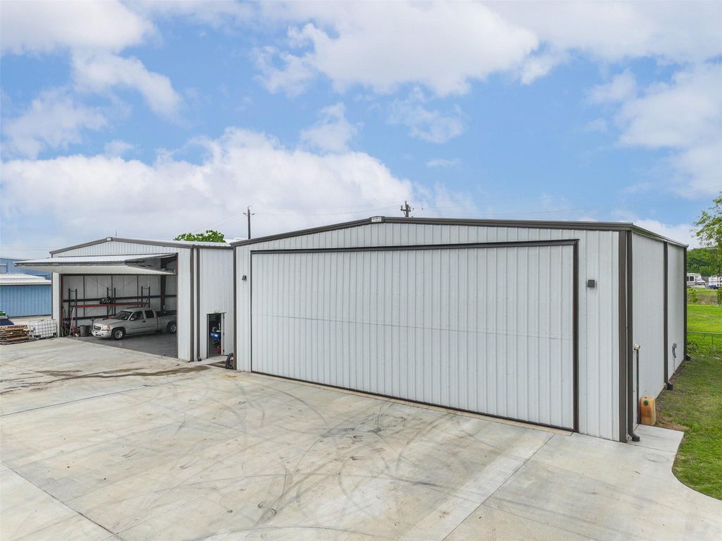 Photo of 1835 County Road 130, Pearland, TX 77581 (MLS # 65495340)